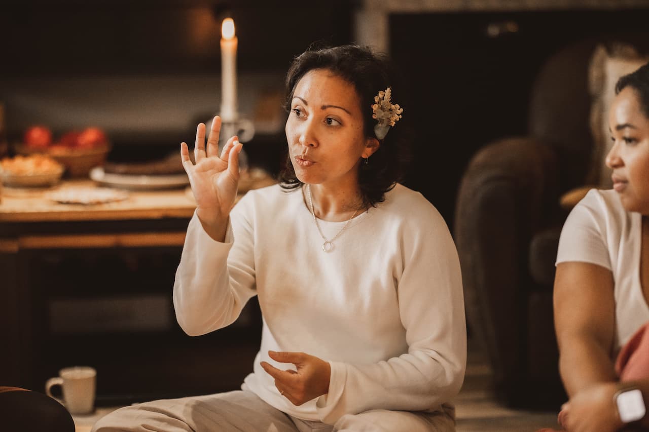 rituel du sautoir lors d'un mother blessing à bordeaux