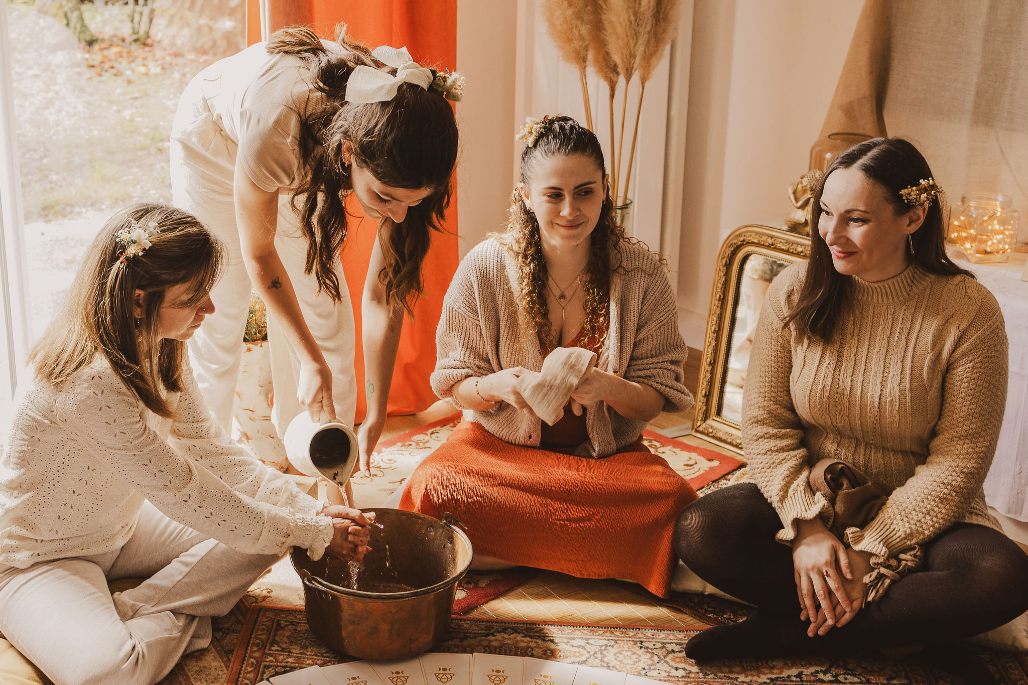 le rituel du lavage de main lors de la mama blessing de Coralie à Bordeaux